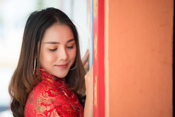 Ritratto Bella Donna Asiatica Abito Cheongsam Thailandia Felice Anno Nuovo — Foto Stock