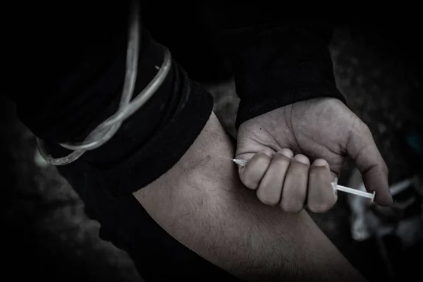 Homme Asiatique Porter Capuche Noire Toxicomane Désespérée Surdose Drogue Inconscient — Photo