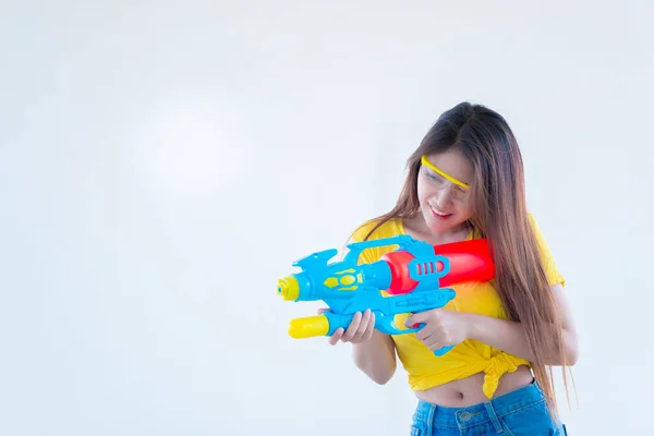 Mulher Asiática Com Água Mão Sobre Fundo Branco Festival Songkran — Fotografia de Stock