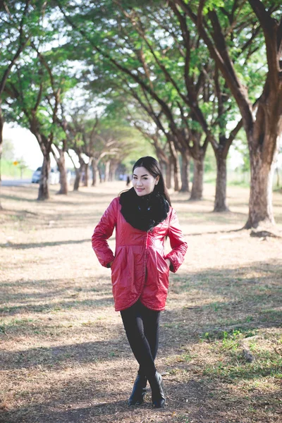 Portrait Belle Femme Toiles Hiver Aux Arbres Tunnel — Photo