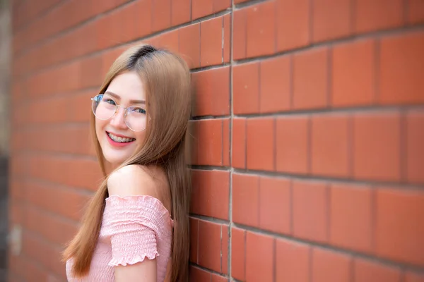 Retrato Bela Menina Asiática Chique Desgaste Vestido Preto Pose Para — Fotografia de Stock