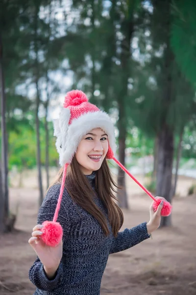 Portret Pięknej Azjatki Portret Zimowy Młodej Dziewczyny Tajlandia — Zdjęcie stockowe
