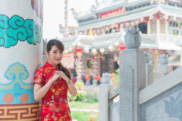 Cheongsam Elbiseli Iki Güzel Asyalı Kadının Portresi Tayland Halkı Mutlu — Stok fotoğraf