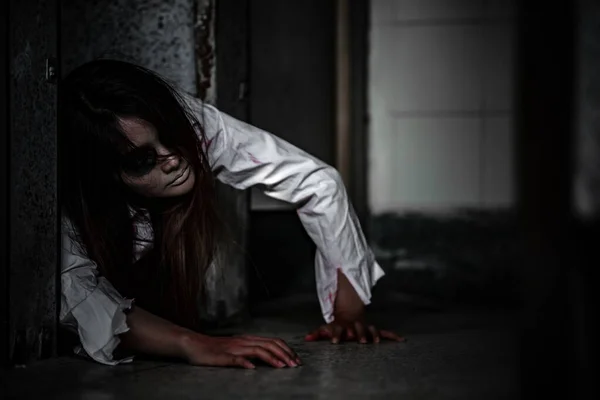 Retrato Mulher Asiática Compõem Fantasma Rosto Com Sangue Cena Terror — Fotografia de Stock