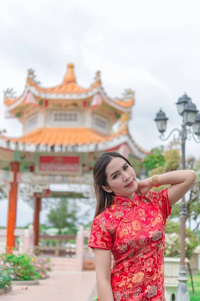 Gelukkig Chinees Nieuwjaar Aziatische Vrouw Draagt Traditionele Cheongsam Kleding Portret — Stockfoto