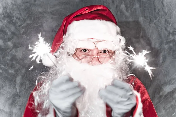 Santa Claus Sosteniendo Fuegos Artificiales Para Jugar Concepto Feliz Navidad —  Fotos de Stock