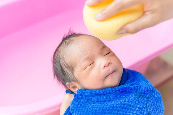 Closeup Asian Baby Take Shower Daylight — Stockfoto