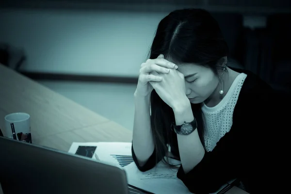 Asiatisk Affärskvinna Stress Från Hårt Arbete Thailändsk Arbetare Kvinna Som — Stockfoto
