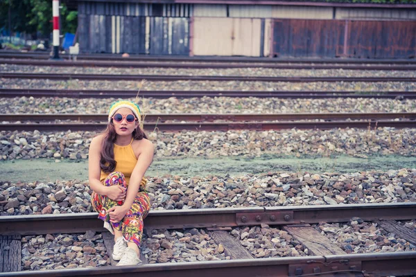 Hipster Asiatica Ragazza Grassa Posa Scattare Una Foto Ritratto Moda — Foto Stock