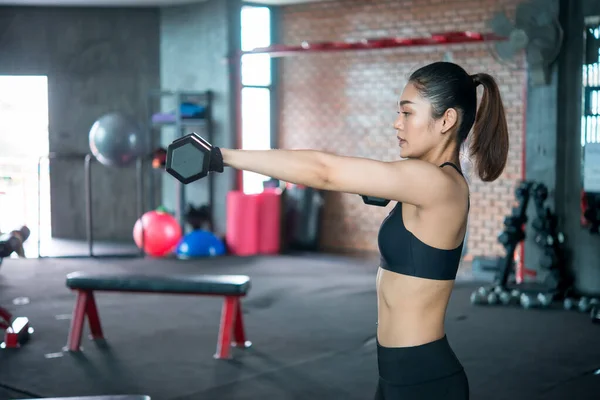 Hermosa Mujer Asiática Entrenamiento Fitness Gimnasio Tailandia — Foto de Stock