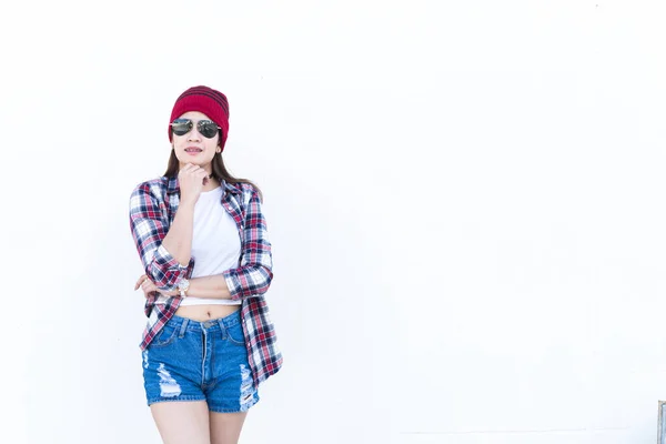 Porträt Der Schönen Asiatischen Hipster Mädchen Auf Weißem Wandhintergrund — Stockfoto