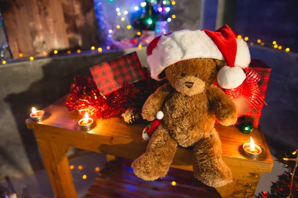 Teddy Maci Baba Viselni Karácsonyi Kalap Díszíteni Karácsonyi Háttér — Stock Fotó
