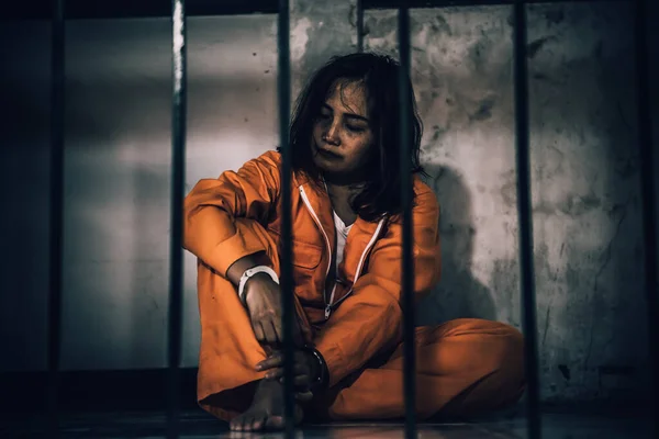 Retrato Mujeres Desesperadas Por Atrapar Prisión Hierro Concepto Prisionera — Foto de Stock