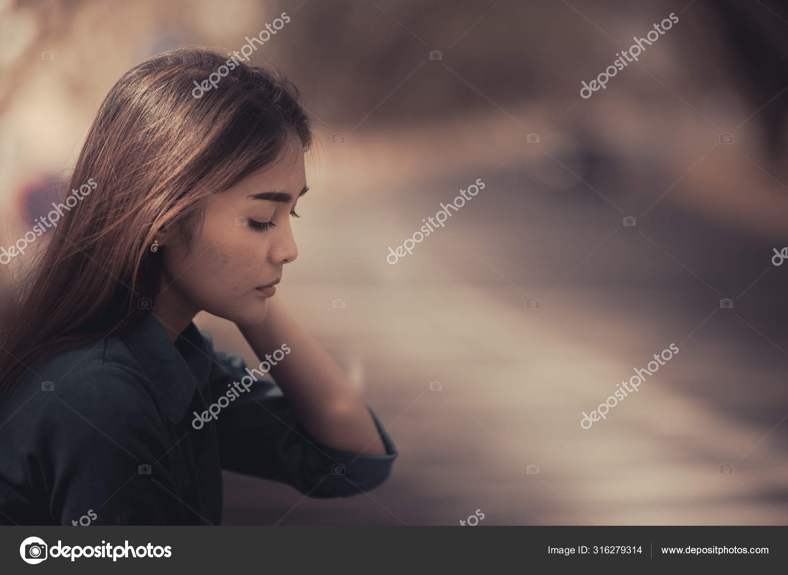 Beautiful Thai Woman Very Sad Unrequited Love Rethink Think ...