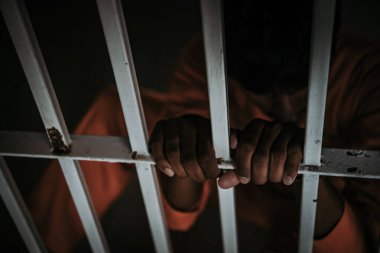 Demir hapishaneyi, esir konseptini, Tayland halkını yakalamak isteyen adamların elleri, özgür olmayı umuyoruz..