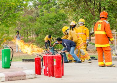 THAILAND, APRIL - 2016, 22: Synchrotron Işık Araştırma Enstitüsü Nakhonratchasima, Tayland 'da itfaiye eğitimi