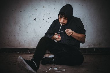 Asyalı erkekler eroin bağımlısıdır. Flakka ya da zombi ilacı tehlikeli, Tayland uyuşturucu konseptine hayır