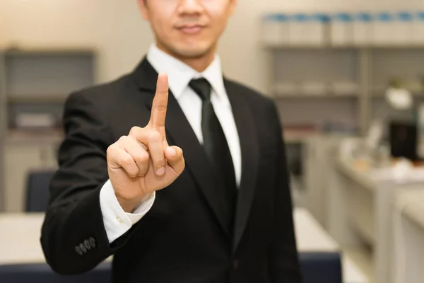 Dedo Asiático Hombre Negocios Traje Negro — Foto de Stock