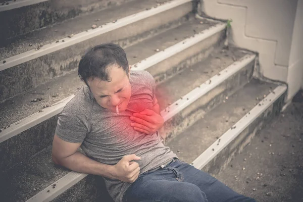 Азіатський Чоловік Хворий Через Куріння Через Кількість Концепцію Серцевих Захворювань — стокове фото
