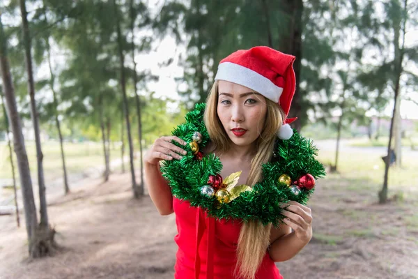 Sexy Santa Girl Red Dress Forest Posting Big Tree Bright — стоковое фото