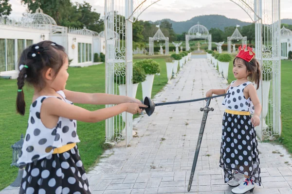 Niños Jugando Esgrima Parque Con Diversión — Foto de Stock