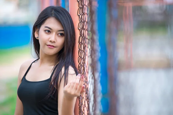 Porträtt Vacker Asiatisk Kvinna Svart Hår Utomhus Lycklig Kvinna Koncept — Stockfoto