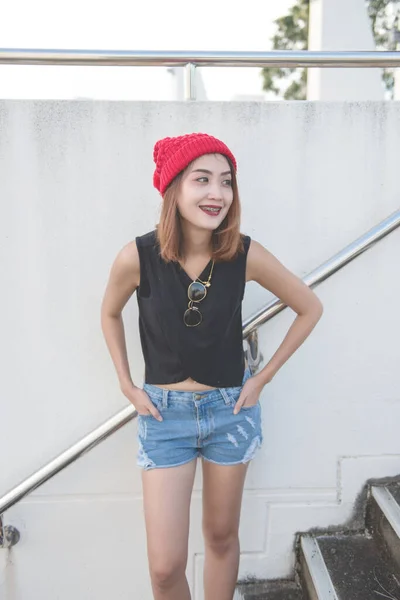 Closeup Hipster Girl Wear Red Hat Vintage Style Cute Asian — Fotografia de Stock
