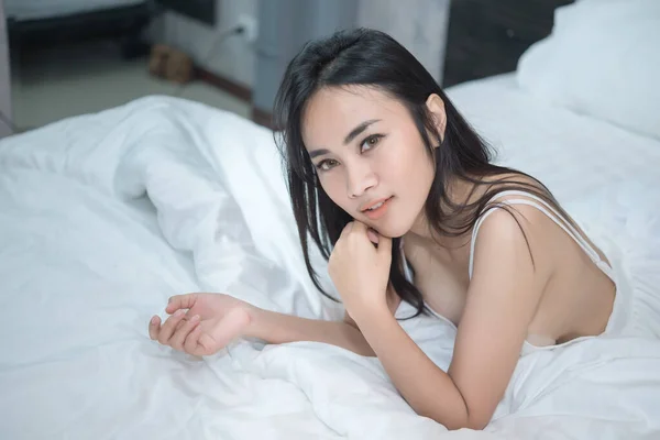 Retrato Mujer Sexy Asiática Cama — Foto de Stock