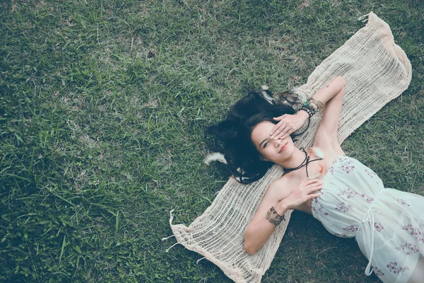 Beautiful Thai Woman Lie Lawn Vintage Style Asian Girl Bohemian — Stock Photo, Image