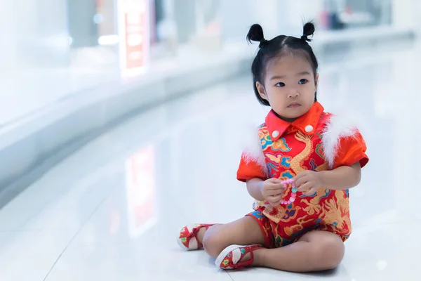 Portrét Roztomilé Holčičky Asijské Ženy Šatech Cheongsam Thajsko Lidé Šťastný — Stock fotografie