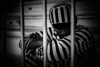 Demir hapishaneyi, esir konseptini, Tayland halkını yakalamak isteyen adamların elleri, özgür olmayı umuyoruz..