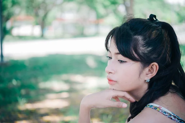 Närbild Sorgsen Vacker Asiatisk Kvinna Från Onödiga Kärlek Hon Tänker — Stockfoto
