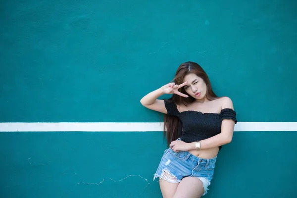 Asiatiska Hipsters Flicka Poserar För Att Ett Foto Livsstil Modern — Stockfoto