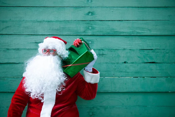 Santa Claus Con Caja Regalo Concepto Feliz Navidad —  Fotos de Stock