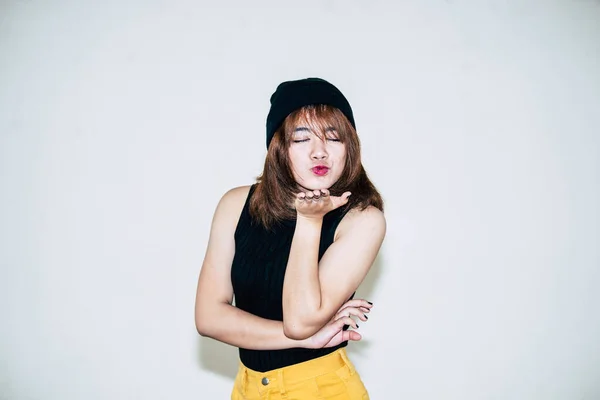 Cool Menina Hipsters Asiáticos Posando Para Tirar Uma Foto Estilo — Fotografia de Stock