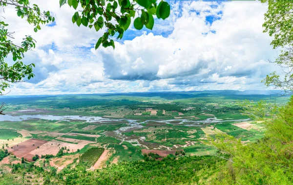 Pohled Dlouhou Přehradu Vysoké Hory Krásnou Oblohou Mrakem Thailandem Nakhonratchasima — Stock fotografie