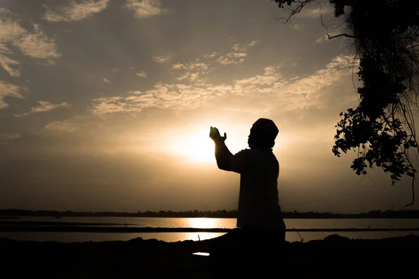 Silhouette Young Asian Muslim Man Praying Sunset Ramadan Festival Concept — Stock Photo, Image