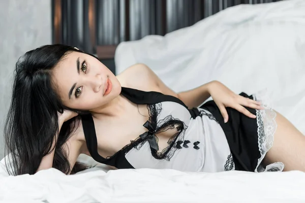 Porträt Von Asiatisch Sexy Frau Auf Die Bett — Stockfoto