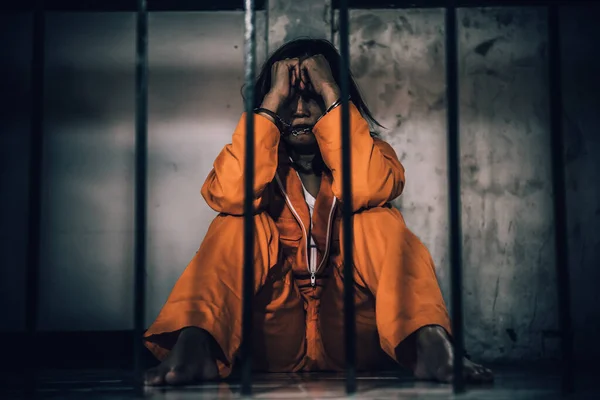 Retrato Mujeres Desesperadas Por Atrapar Prisión Hierro Concepto Prisionera — Foto de Stock