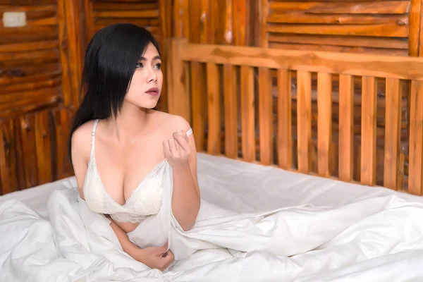 Retrato Sexy Hermosa Mujer Asiática Posando Cama Tailandia — Foto de Stock