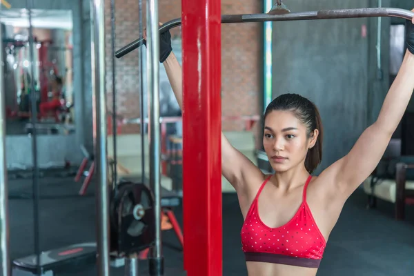 Hermosa Mujer Asiática Entrenamiento Fitness Gimnasio Tailandia — Foto de Stock