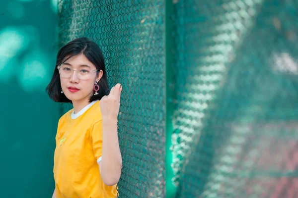 Retrato Bela Menina Asiática Chique Posar Para Tirar Uma Foto — Fotografia de Stock