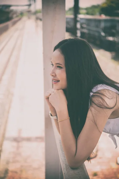 Portrait Beautiful Woman Balcony Train Station She Has Beautiful Smile — Stock Photo, Image