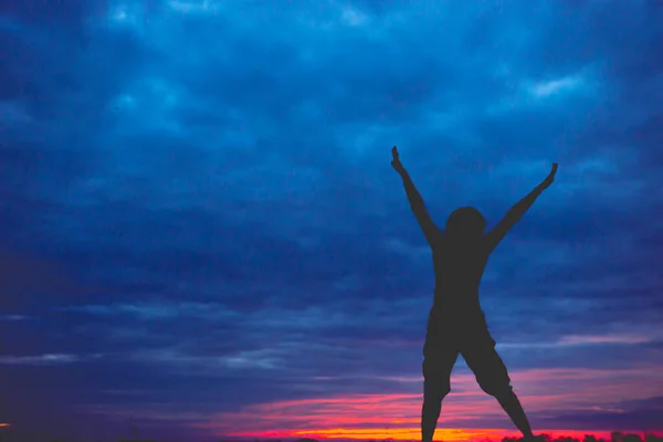 Silueta Mujer Asiática Jugar Yoga Puesta Del Sol — Foto de Stock