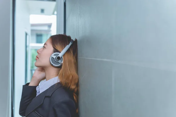 Beautiful asian woman listen music with headphone, lifestyle of modern woman