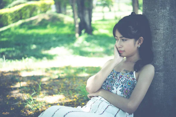 Cerca Triste Hermosa Asiática Mujer Unrequire Amor Ella Piensa Mucho — Foto de Stock