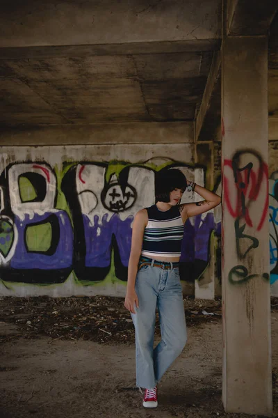 Retrato Boêmio Menina Bulding Vintage Tom Escuro Adolescentes Moden Estilo — Fotografia de Stock