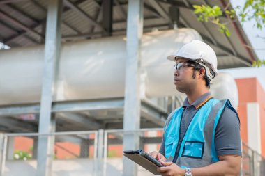 Mühendislerin çalıştığı yer sıvı helyum, önleyici bakım programı kontrolü, Taylandlılar