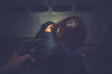 Asyalı rehine kadın gece olay yerinde iple bağlandı hırsızlar fidye için kaçırıldı, Tayland halkı...