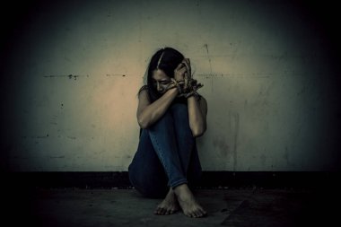 Asyalı rehine kadın gece olay yerinde iple bağlandı hırsızlar fidye için kaçırıldı, Tayland halkı...